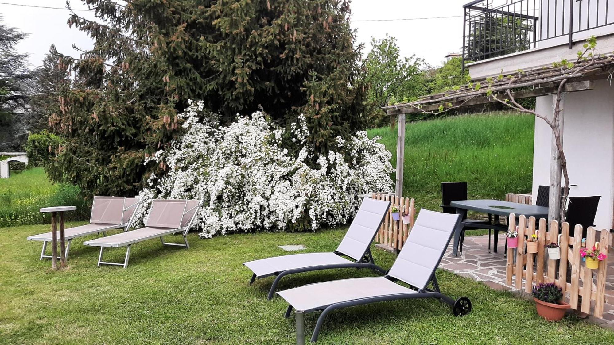 Nette Einzimmerwohnung In Le Camille Mit Grossem Garten San Zeno di Montagna Esterno foto